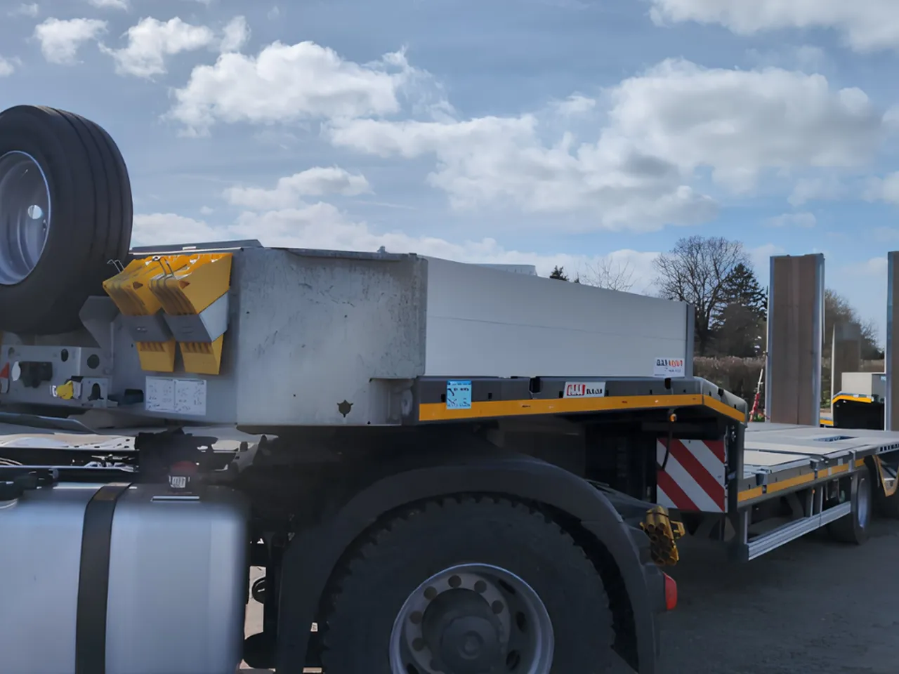 Remorque surbaissée GLX Services pour transport de machines lourdes